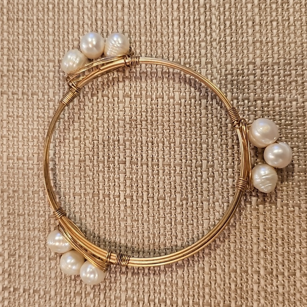 Goldtone Wire Bangle Bracelet w/ Freshwater Pearls - Picture 5 of 5